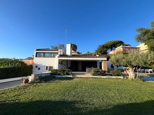 casa indipendente in vendita ad Albano Laziale