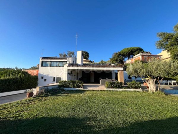 casa indipendente in vendita ad Albano Laziale