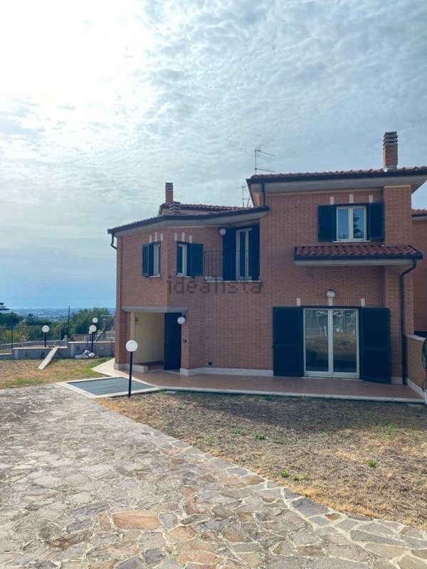 casa indipendente in vendita ad Albano Laziale