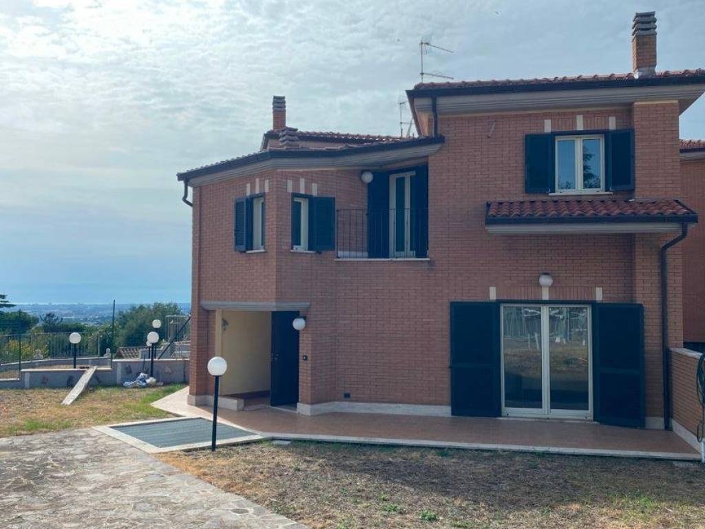 casa indipendente in vendita ad Albano Laziale