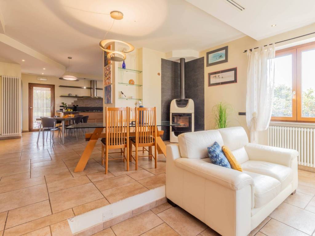 casa indipendente in vendita ad Albano Laziale
