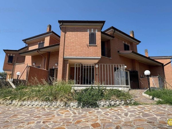 casa indipendente in vendita ad Albano Laziale