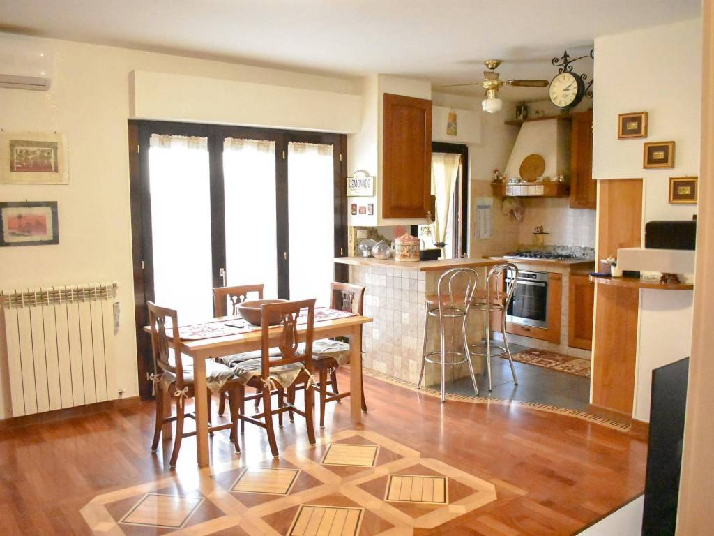 appartamento in vendita ad Albano Laziale in zona Cecchina