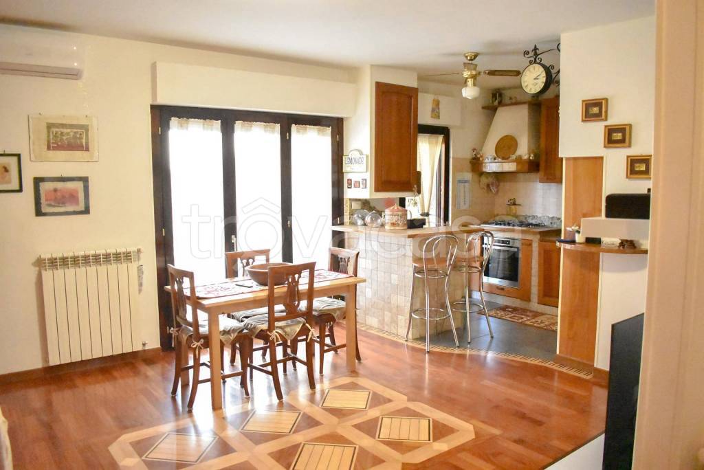 appartamento in vendita ad Albano Laziale in zona Cecchina