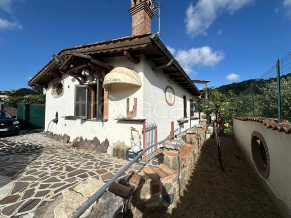 casa indipendente in vendita ad Albano Laziale in zona Pavona