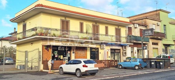 negozio in vendita ad Albano Laziale in zona Cecchina