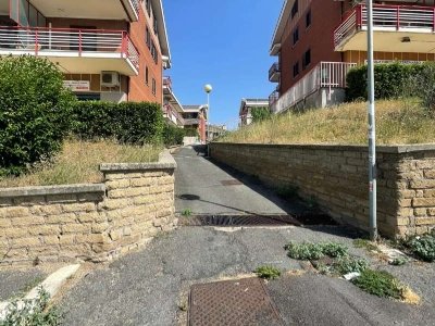 locale di sgombero in vendita ad Albano Laziale in zona Pavona