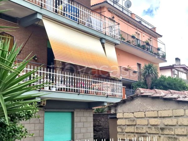 appartamento in vendita ad Albano Laziale in zona Cecchina