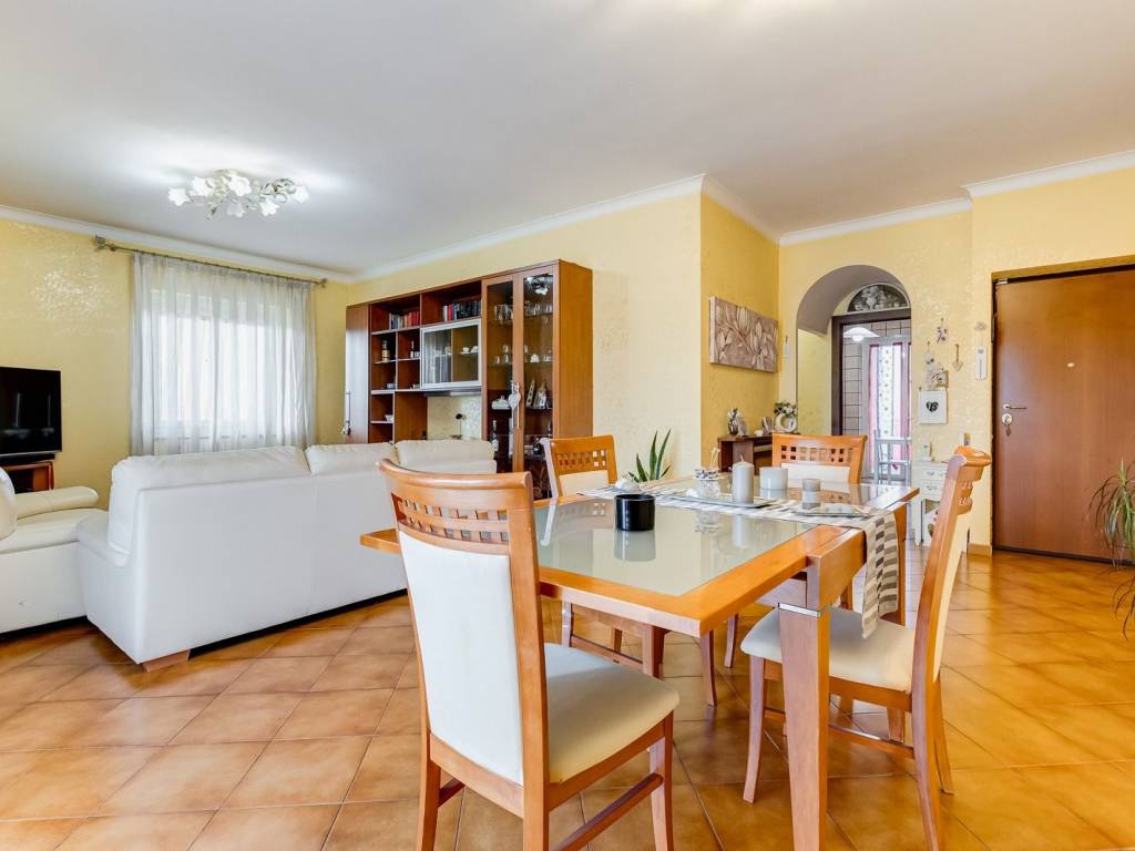 appartamento in vendita ad Albano Laziale in zona Cecchina