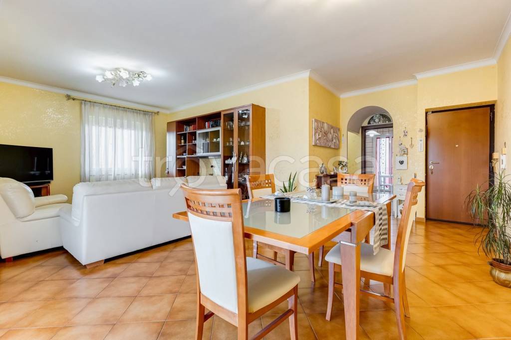 appartamento in vendita ad Albano Laziale in zona Cecchina