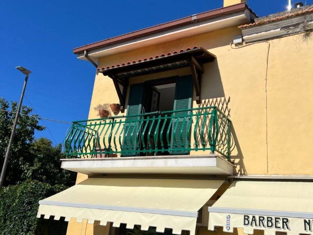 casa indipendente in vendita ad Albano Laziale in zona Cecchina