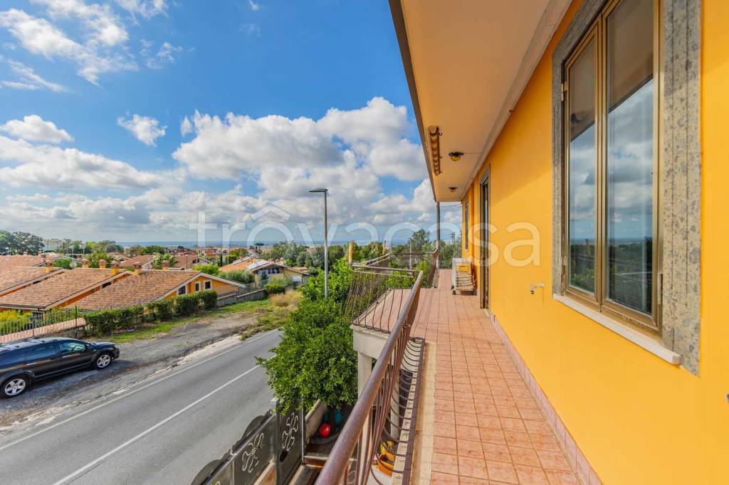 casa indipendente in vendita ad Albano Laziale in zona Cecchina