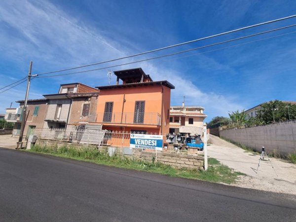 casa indipendente in vendita ad Albano Laziale in zona Cecchina