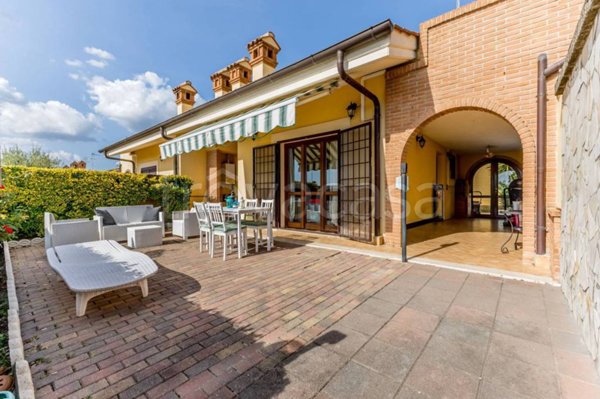 casa indipendente in vendita ad Albano Laziale in zona Cecchina