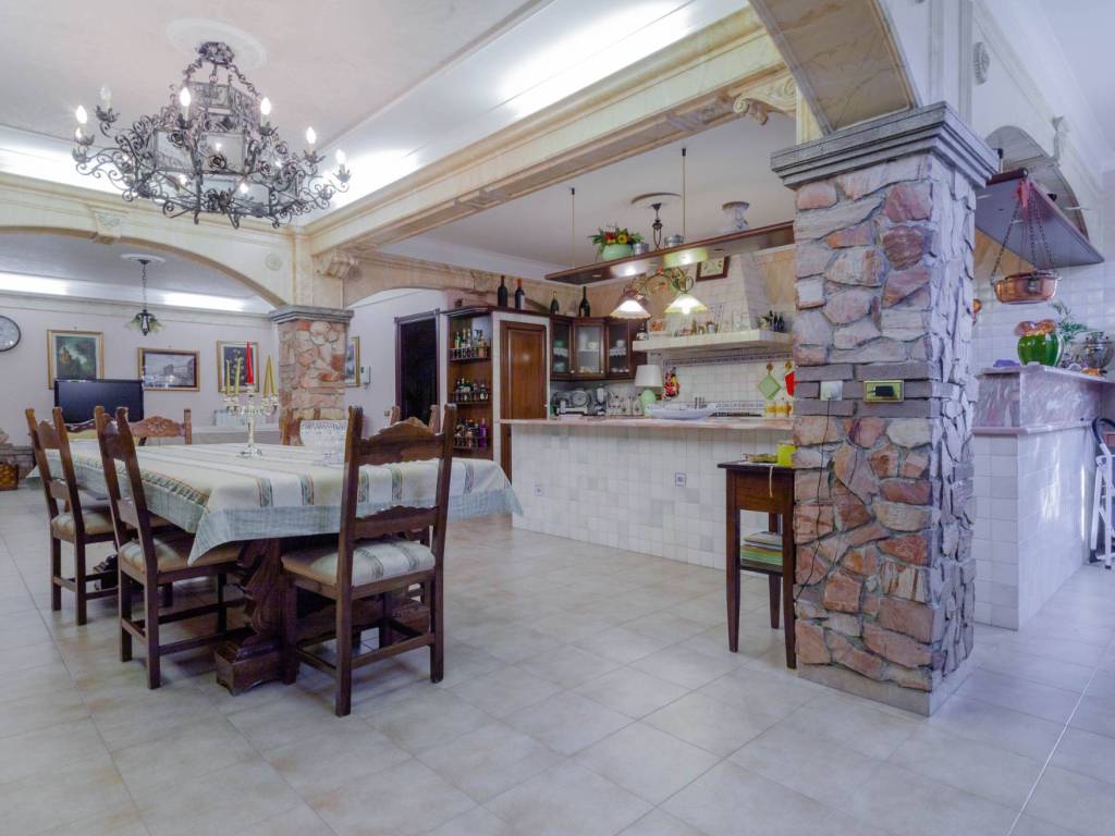 casa indipendente in vendita ad Albano Laziale in zona Pavona