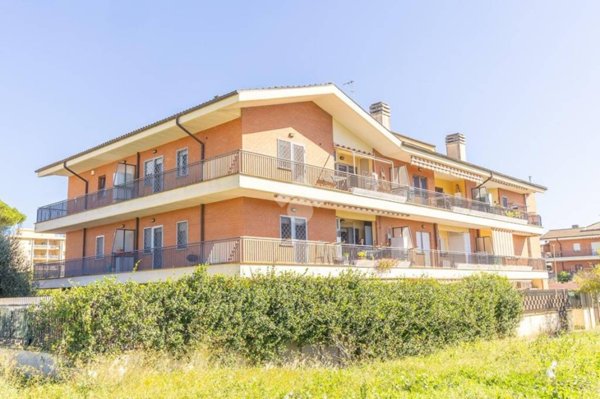 appartamento in vendita ad Albano Laziale in zona Pavona