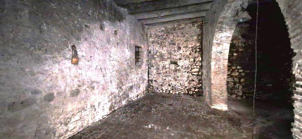 locale commerciale in vendita ad Albano Laziale