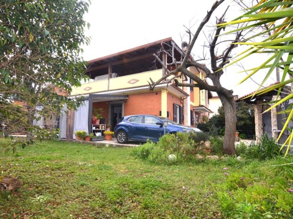 casa indipendente in vendita ad Albano Laziale in zona Cecchina