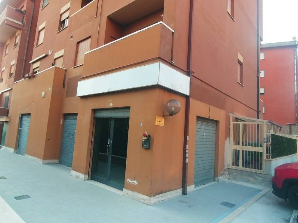 negozio in vendita ad Albano Laziale