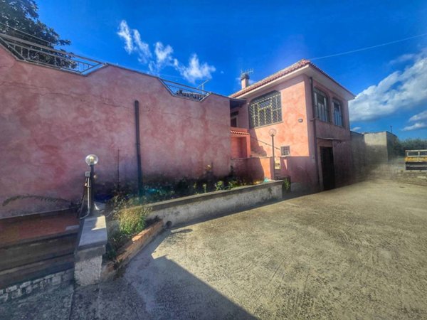 casa indipendente in vendita ad Albano Laziale in zona Cecchina
