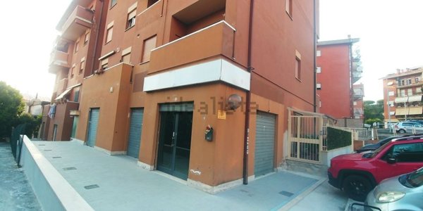locale commerciale in vendita ad Albano Laziale