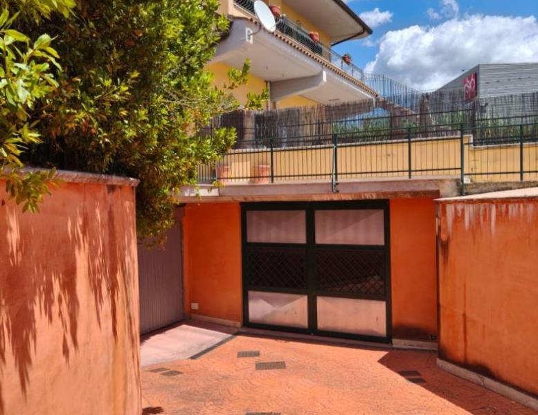 locale di sgombero in vendita ad Albano Laziale in zona Pavona