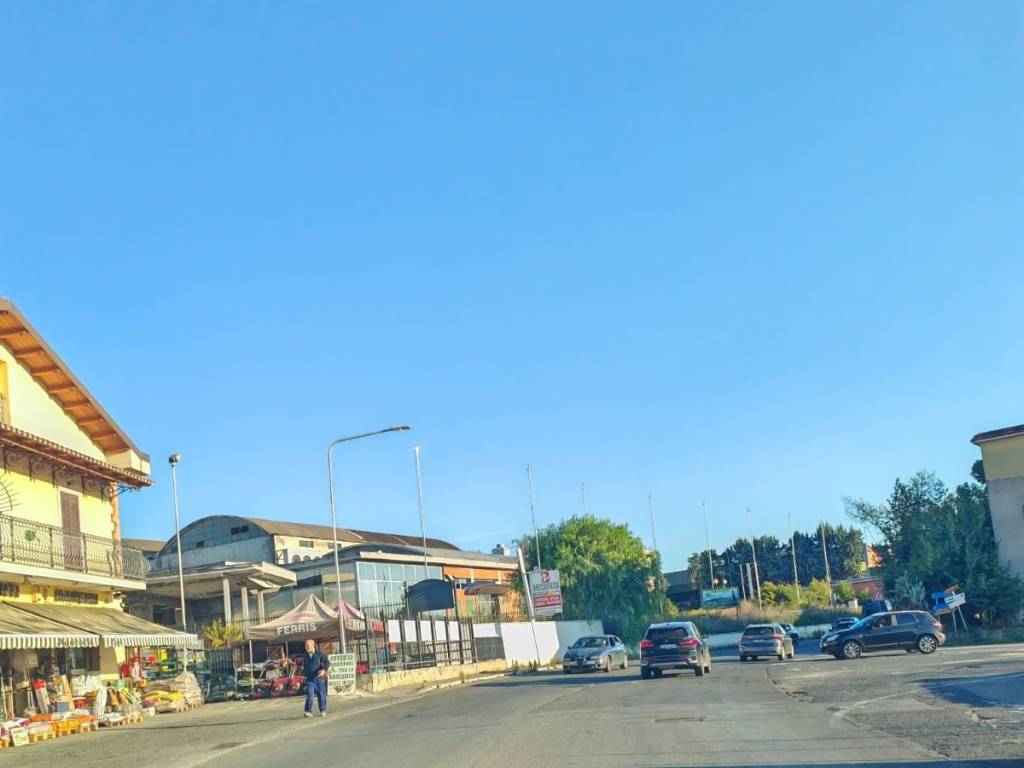 intera palazzina in vendita ad Albano Laziale in zona Cecchina