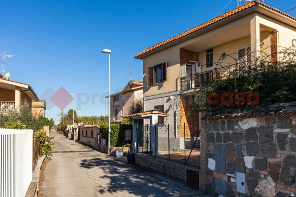 appartamento in vendita ad Albano Laziale in zona Cecchina