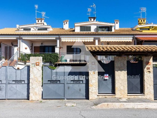 appartamento in vendita ad Albano Laziale in zona Cecchina