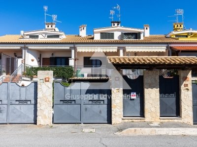 casa indipendente in vendita ad Albano Laziale in zona Cecchina