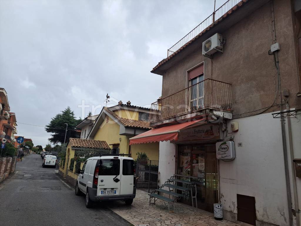 appartamento in vendita ad Albano Laziale in zona Cecchina