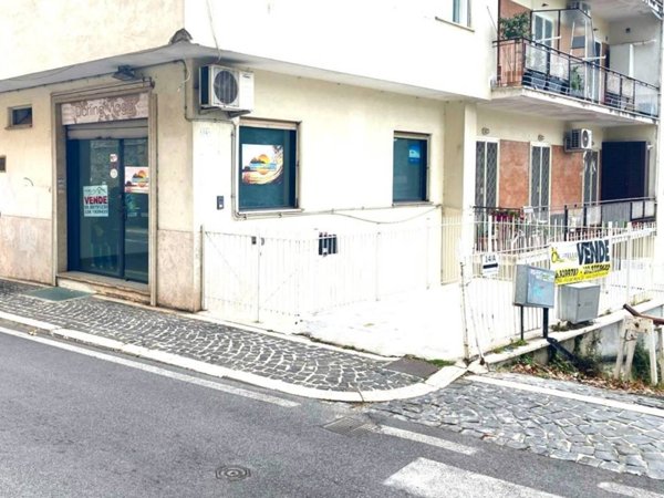 negozio in vendita ad Albano Laziale
