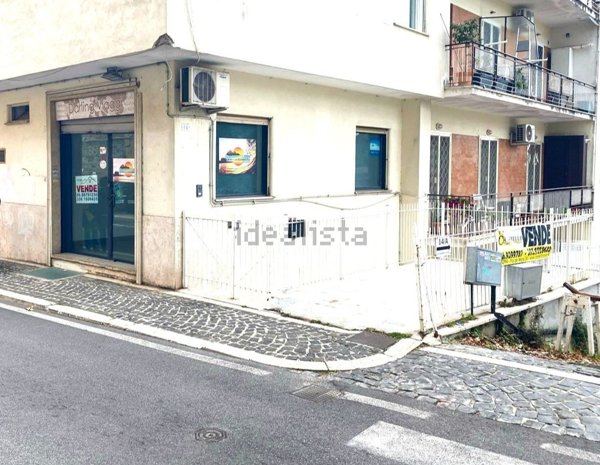 locale commerciale in vendita ad Albano Laziale