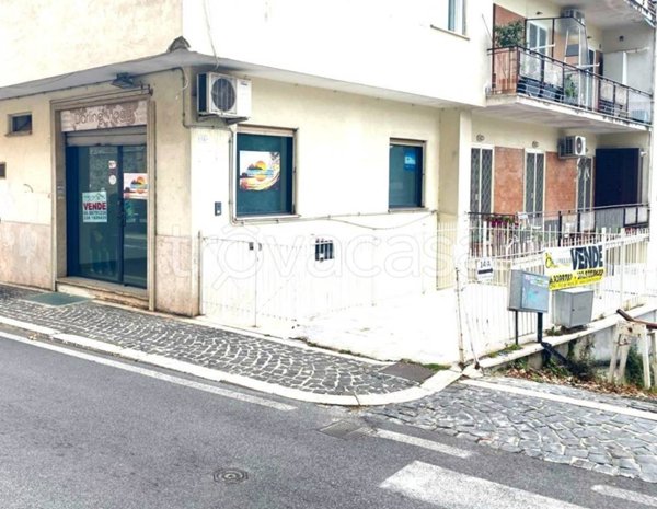 negozio in vendita ad Albano Laziale