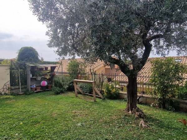 casa indipendente in vendita ad Albano Laziale in zona Cecchina