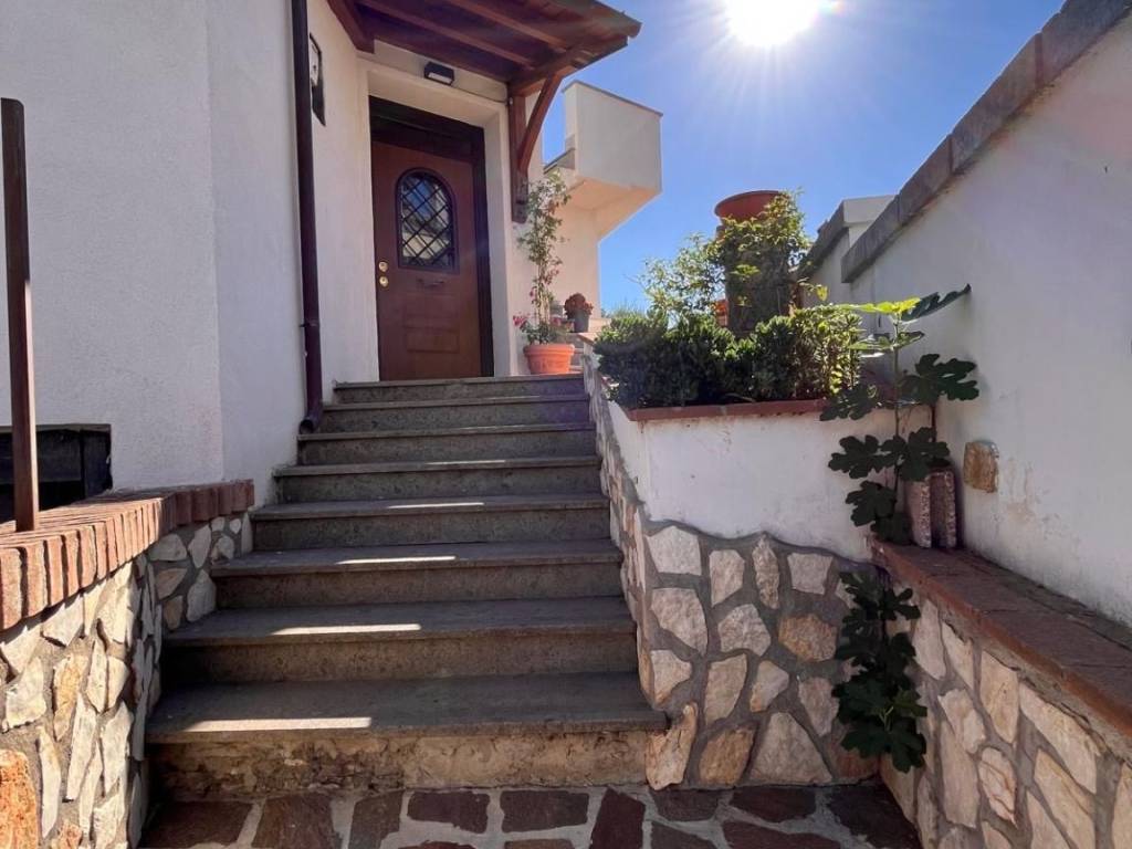 casa indipendente in vendita ad Albano Laziale in zona Cecchina