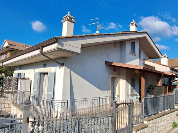 casa indipendente in vendita ad Albano Laziale