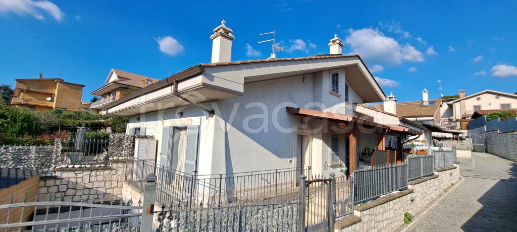 casa indipendente in vendita ad Albano Laziale