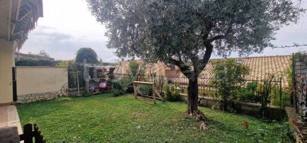 casa indipendente in vendita ad Albano Laziale in zona Cecchina
