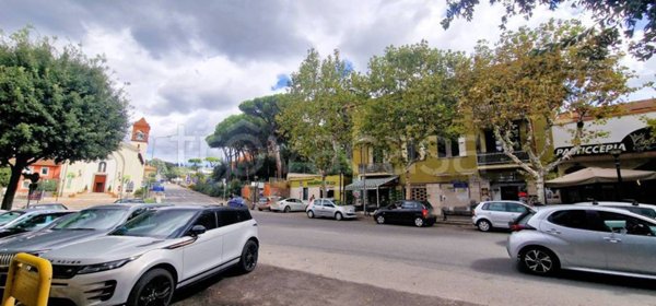 appartamento in vendita ad Albano Laziale in zona Cecchina