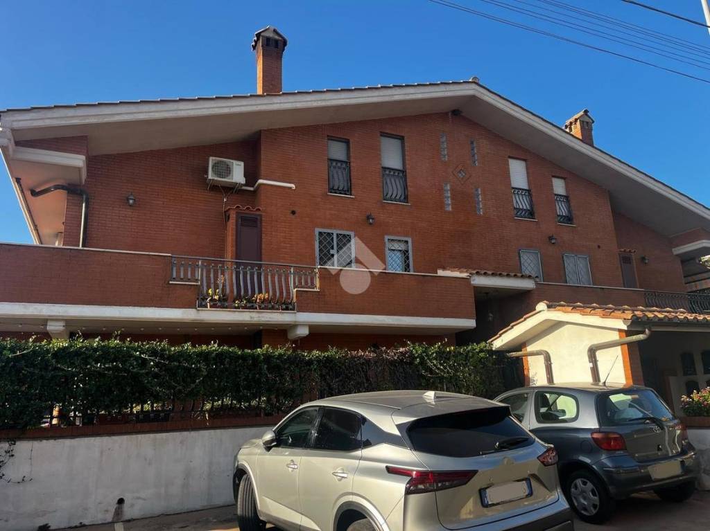 appartamento in vendita ad Albano Laziale in zona Cecchina