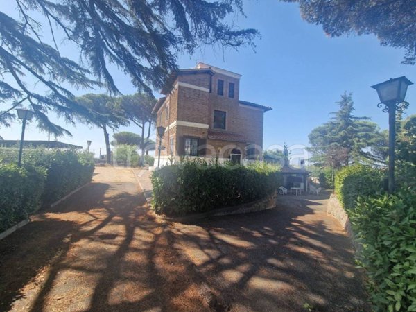casa indipendente in vendita ad Albano Laziale in zona Cecchina
