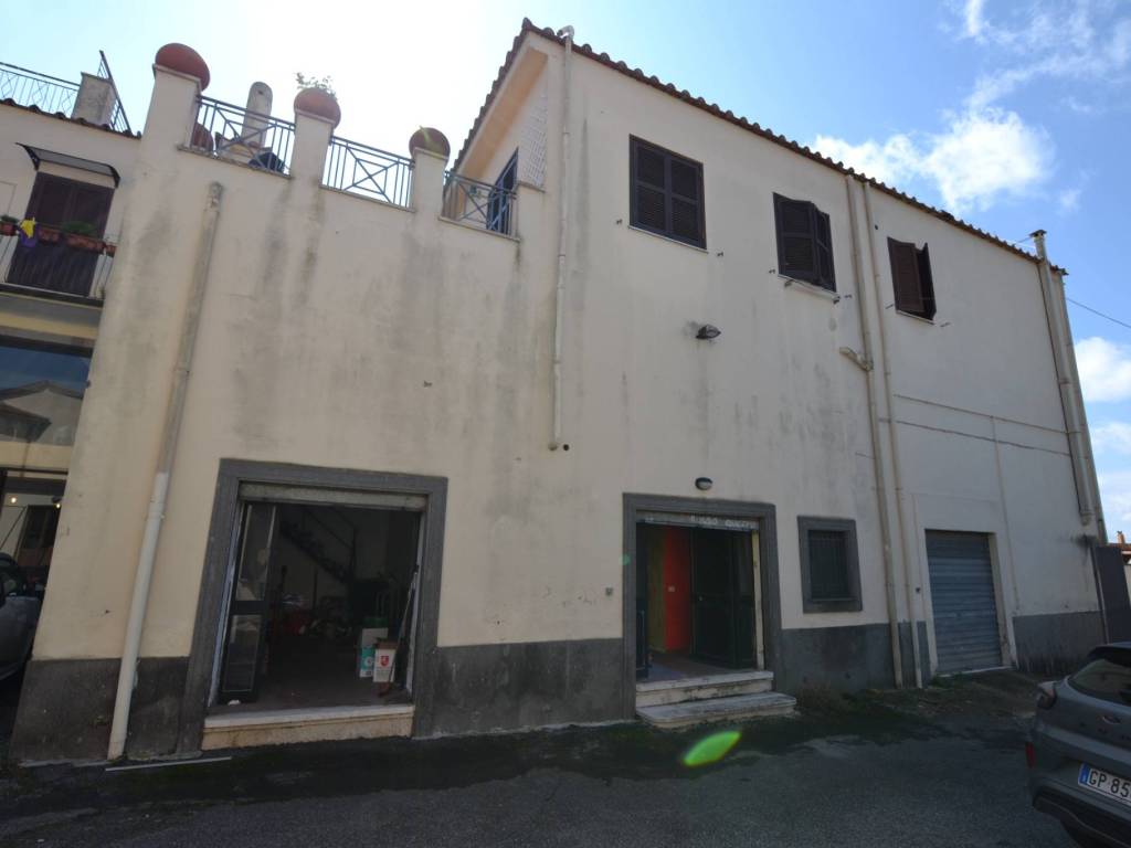 negozio in vendita ad Albano Laziale