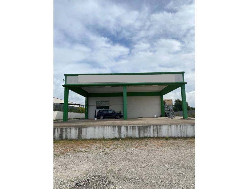 locale commerciale in vendita ad Albano Laziale in zona Pavona