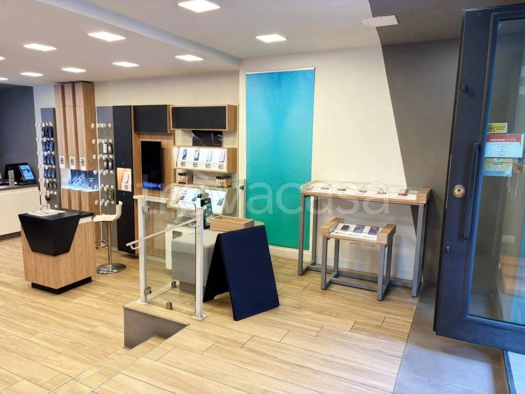 negozio in vendita ad Albano Laziale