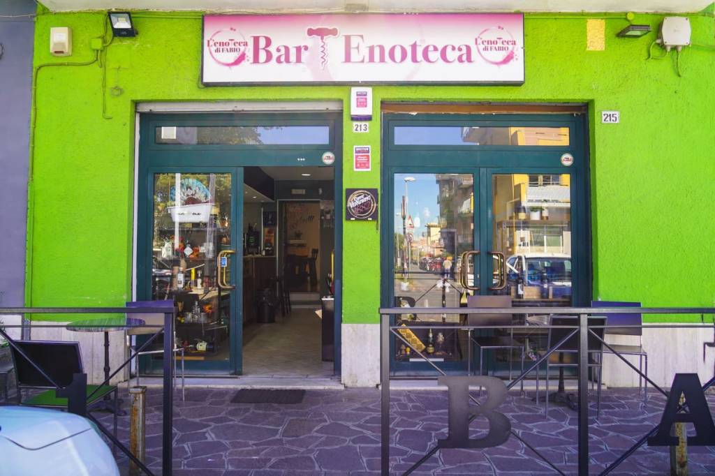 negozio in vendita ad Albano Laziale in zona Pavona