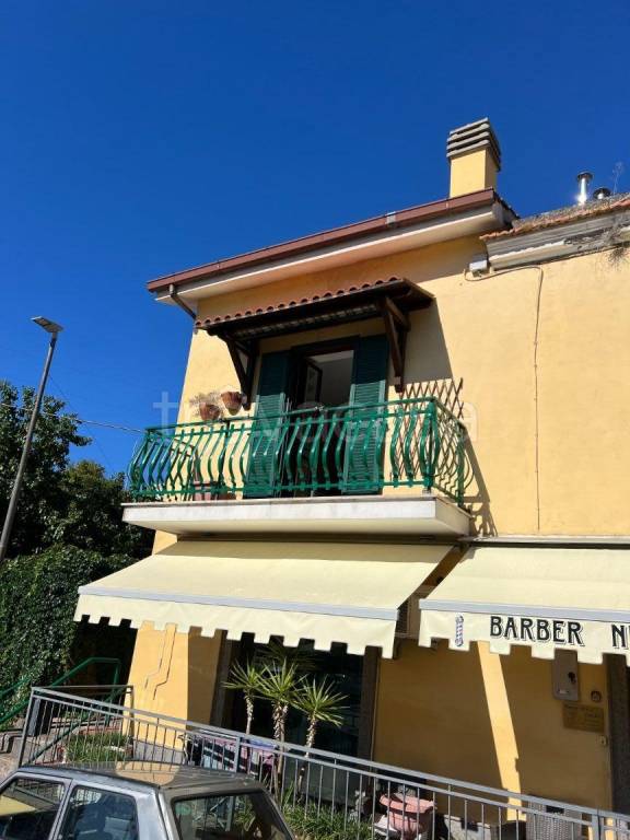 casa indipendente in vendita ad Albano Laziale in zona Cecchina