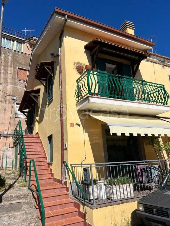 casa indipendente in vendita ad Albano Laziale in zona Cecchina