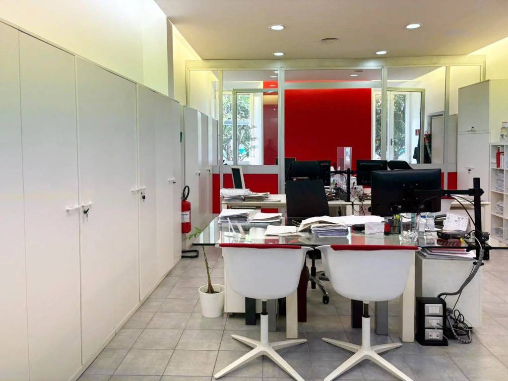 negozio in vendita ad Albano Laziale