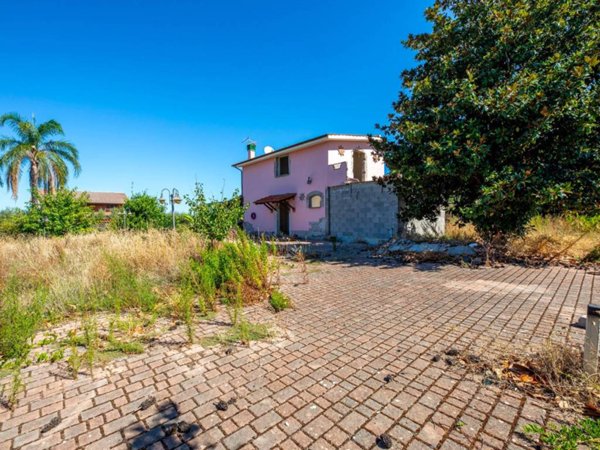 casa indipendente in vendita ad Albano Laziale in zona Pavona